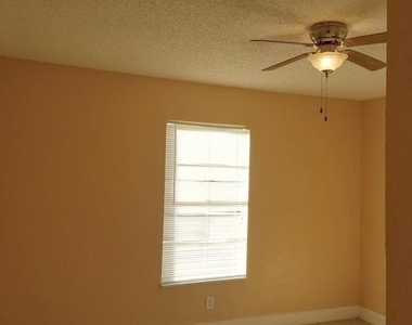 2921 W Walnut Street - Photo Thumbnail 3