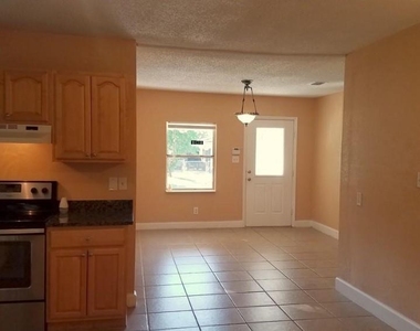 2921 W Walnut Street - Photo Thumbnail 1
