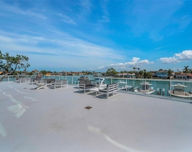 415 Island Way - Photo Thumbnail 31