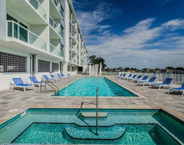 415 Island Way - Photo Thumbnail 34
