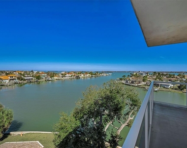 415 Island Way - Photo Thumbnail 6