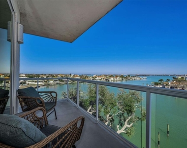 415 Island Way - Photo Thumbnail 8