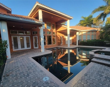 10209 Thurston Groves Boulevard - Photo Thumbnail 8