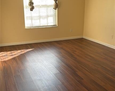 3950 Southpointe Drive - Photo Thumbnail 5