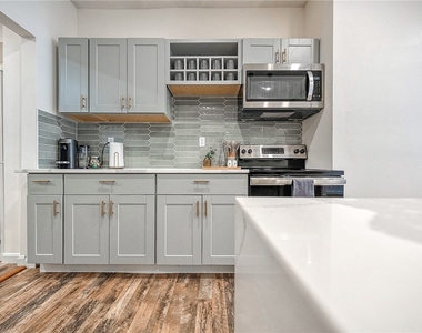 1119 Voskamp St - Photo Thumbnail 7