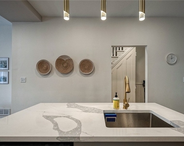 1119 Voskamp St - Photo Thumbnail 6