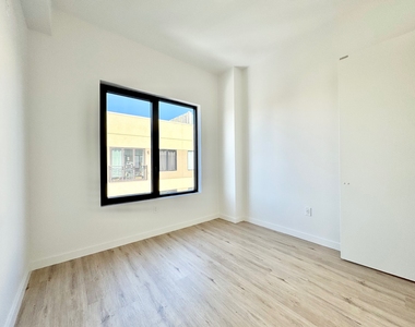 161 Lenox Road - Photo Thumbnail 4