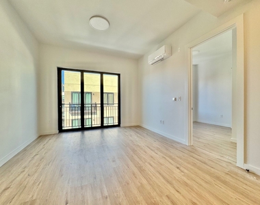 161 Lenox Road - Photo Thumbnail 6