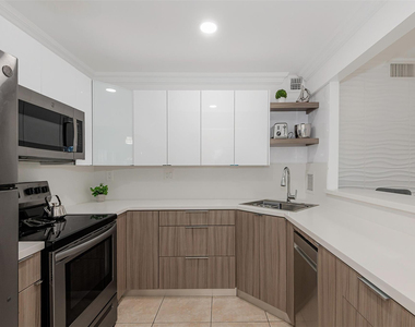 3140 S Ocean Drive - Photo Thumbnail 3