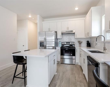 709 Fuller - Photo Thumbnail 9