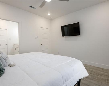 709 Fuller - Photo Thumbnail 13