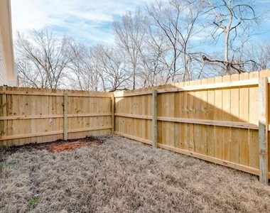 709 Fuller - Photo Thumbnail 21