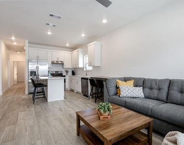 709 Fuller - Photo Thumbnail 2