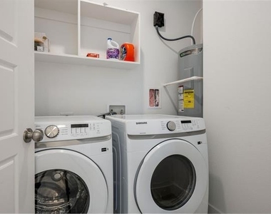 709 Fuller - Photo Thumbnail 20