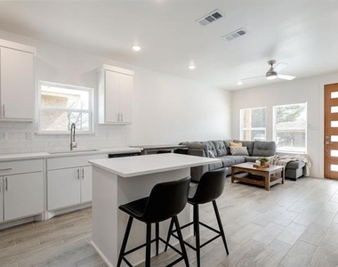 709 Fuller - Photo Thumbnail 7