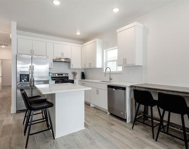 709 Fuller - Photo Thumbnail 8