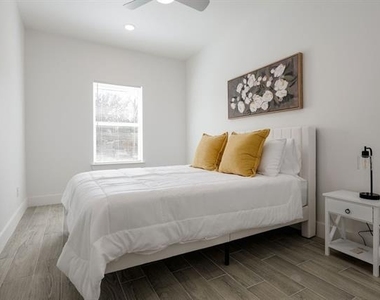 709 Fuller - Photo Thumbnail 14