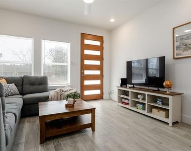 709 Fuller - Photo Thumbnail 4