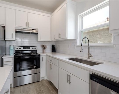 709 Fuller - Photo Thumbnail 10