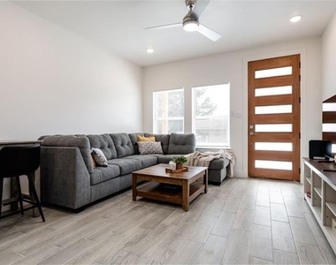 709 Fuller - Photo Thumbnail 3