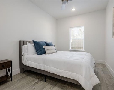 709 Fuller - Photo Thumbnail 15