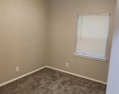1227 Westmoreland Drive - Photo Thumbnail 6