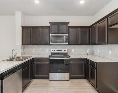 2216 Canongate Drive - Photo Thumbnail 2