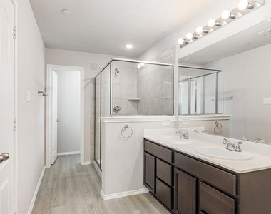 2216 Canongate Drive - Photo Thumbnail 4
