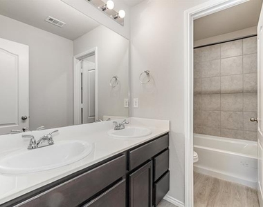 2216 Canongate Drive - Photo Thumbnail 3