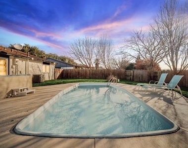 5112 Arbor Glen Road - Photo Thumbnail 2