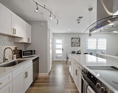 5112 Arbor Glen Road - Photo Thumbnail 9