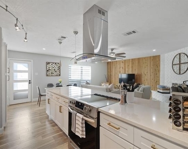 5112 Arbor Glen Road - Photo Thumbnail 8