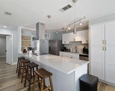 5112 Arbor Glen Road - Photo Thumbnail 7