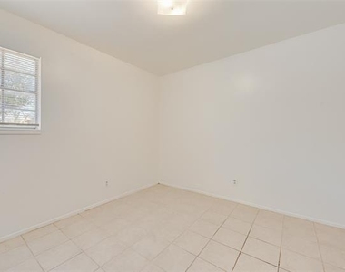 506 N Elm Street - Photo Thumbnail 11