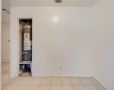 506 N Elm Street - Photo Thumbnail 9