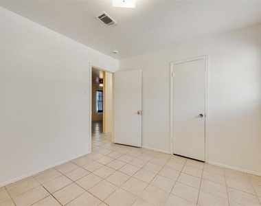 506 N Elm Street - Photo Thumbnail 10