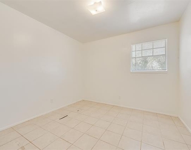 506 N Elm Street - Photo Thumbnail 14