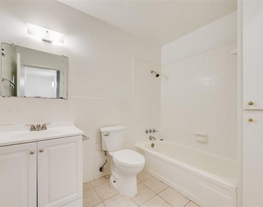 506 N Elm Street - Photo Thumbnail 12