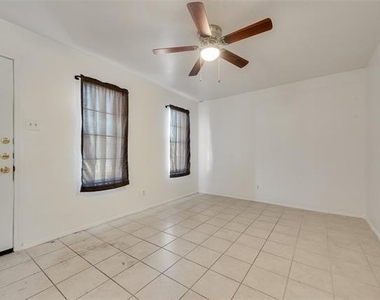 506 N Elm Street - Photo Thumbnail 4