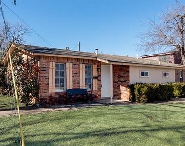 506 N Elm Street - Photo Thumbnail 2