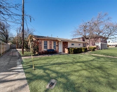 506 N Elm Street - Photo Thumbnail 3