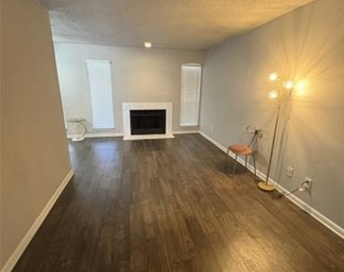 4502 Gaston Avenue - Photo Thumbnail 3