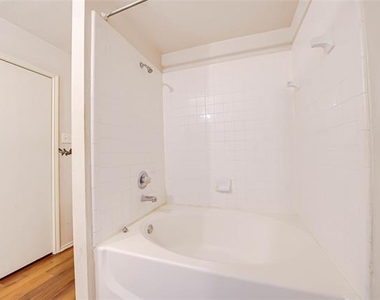 3946 Brandon Park Drive - Photo Thumbnail 13