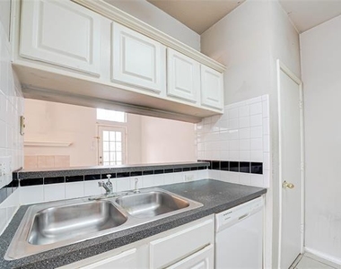 3946 Brandon Park Drive - Photo Thumbnail 4