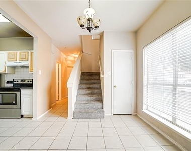 3946 Brandon Park Drive - Photo Thumbnail 2