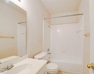 3946 Brandon Park Drive - Photo Thumbnail 17