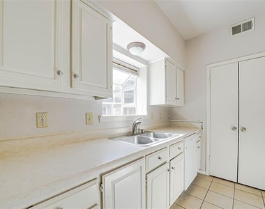 3550 Country Square Drive - Photo Thumbnail 16
