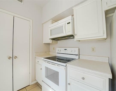 3550 Country Square Drive - Photo Thumbnail 17