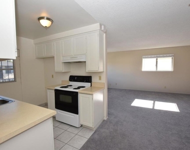 2670 Victoria Avenue - Photo Thumbnail 6