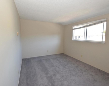 2670 Victoria Avenue - Photo Thumbnail 10